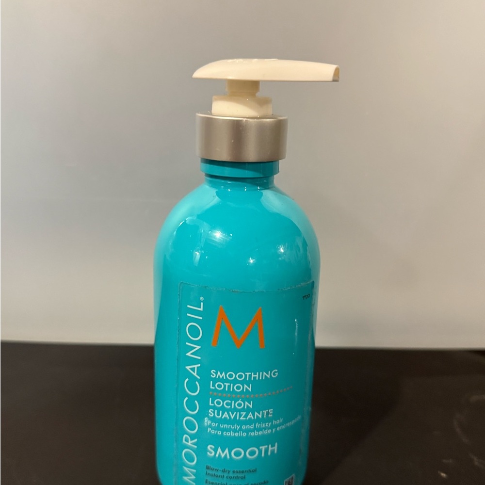 Moroccanoil Smoothing Lotion - Blue Bottle